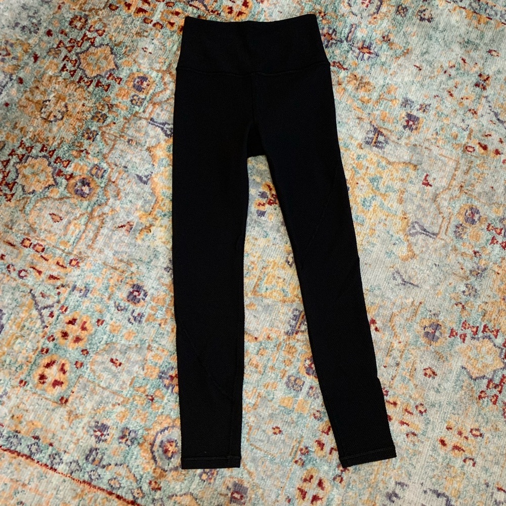 Black Athleta Synergy ribbed leggings